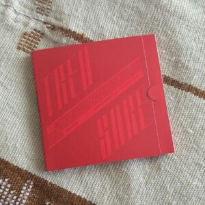 Red TREASURE ATEEZ Photocards